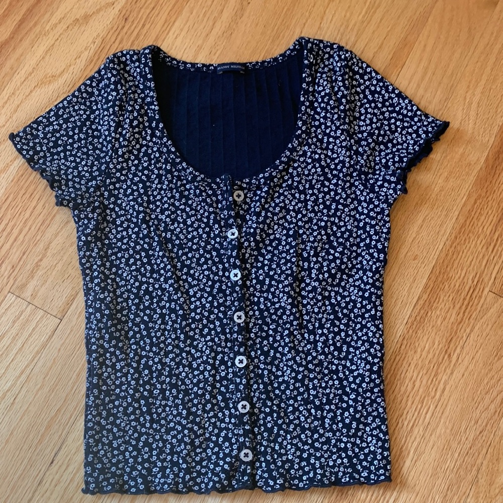 Navy was a little white flowers. Seven buttons upfront.